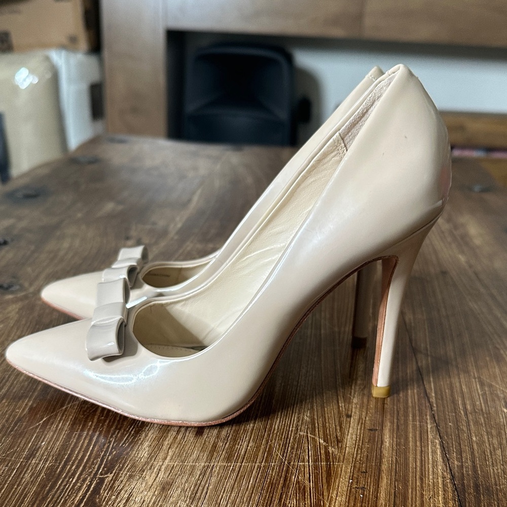 Coach Nude Patent Leather Pointed Toe Pumps with Bow - Picture 11 of 12